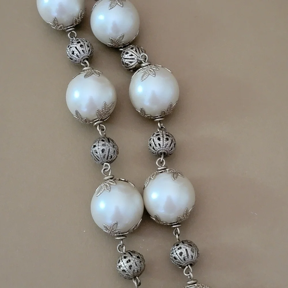 Beautiful Vintage Faux Large Pearl Gold Tone Necklace 7.5